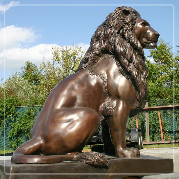 outdoors ; indoor ; bronze statue ; decorate ; Large scale ; Life size bronze lion statue