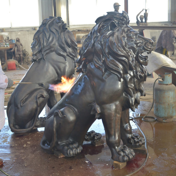 outdoors ; indoor ; bronze statue ; decorate ; Large scale ; City decoration ; garden ; Park decoration ; Lion ; Lion sculpture ; Lion statue ; Life Size ; Bronze Lions Statues Animal Figurines Lioness Sculptures Manual Metal Collection