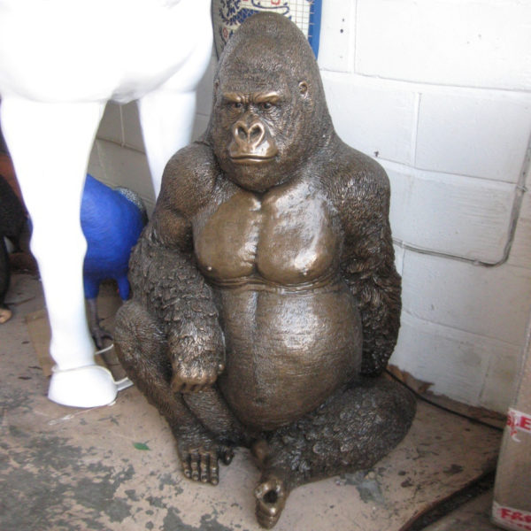 DZK-Gorilla (20) outdoors ; indoor ; bronze statue ; decorate ; Large scale ; City decoration ; garden ; Park decoration ; Gorilla ; Gorilla sculpture ; Gorilla statue ; Life Size ; large size city decoration landscape animal sculpture bronze gorilla sculpture for outdoor park piazza ornament