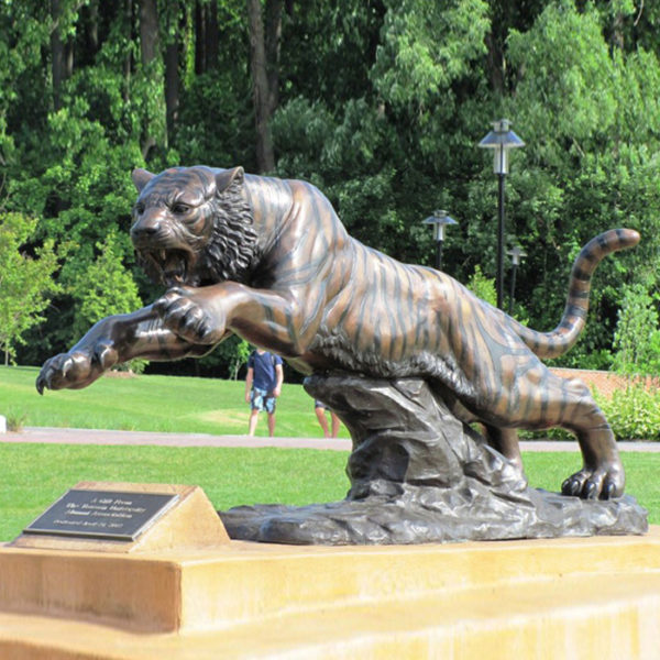 DZK-Tiger (15) outdoors ; indoor ; bronze statue ; decorate ; Large scale ; City decoration ; garden ; Park decoration ; Tiger ; Tiger sculpture ; Tiger statue ; Life Size ; home decoration custom antique bronze metal wild bengal tiger ornament statue sculpture