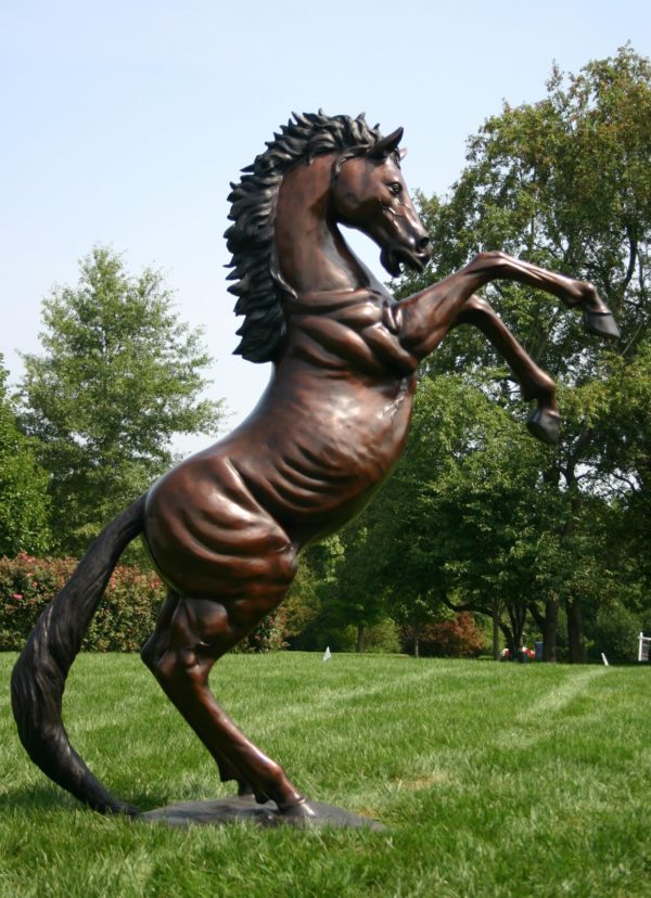 outdoors ; indoor ; bronze statue ; decorate ; Large scale ; City decoration ; garden ; Park decoration ; horse ; horse sculpture ; Horse statue ; Large outdoor decorative bronze jumping horse sculpture