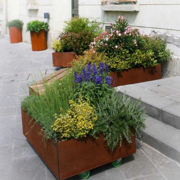 outdoors ; indoor ; Stainless Steel statue ; decorate ; Large scale ; City decoration ; garden ; Park decoration ; Mirror ; Mirror sculpture ; Mirror statue ; Life Size ; Colorful ; Steel box garden corten sculpture