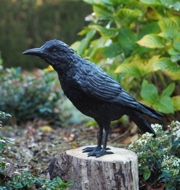 outdoors ; indoor ; bronze statue ; decorate ; Large scale ; City decoration ; garden ; Park decoration ; Bird ; Bird sculpture ; Bird statue ; Life Size ; Outdoor metal yard art large bronze magpie sculpture