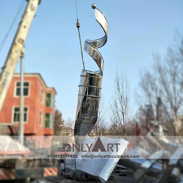 Large metal animal ; animal sculpture ; stainless steel sculpture ; Urban Sculpture ; City Sculpture ; outdoor ; Metal Sculpture ; Corten Sculpture ; Large city stainless steel mirror sculpture